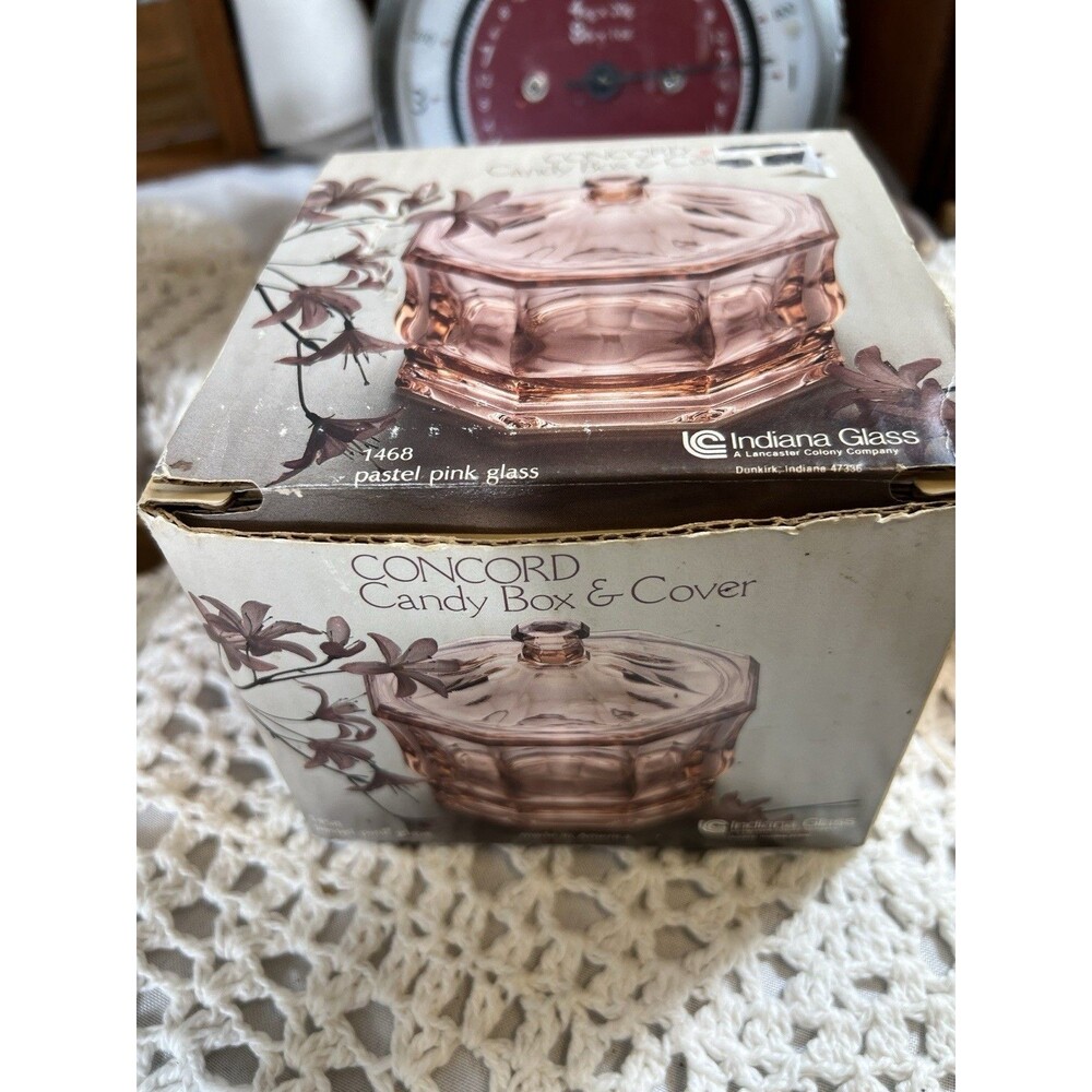 Vintage Indiana Concord pastel Pink glass candy dish w/ lid and box - Picture 5 of 5